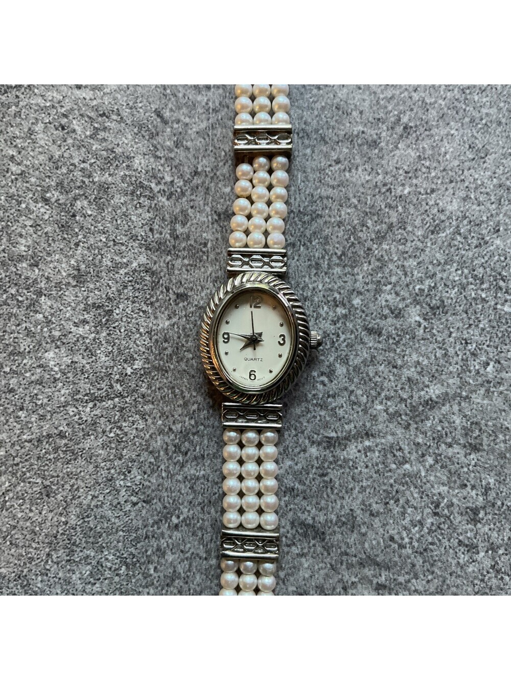 Vintage Avon Faux Pearl Band Watch Women 18mm Silver Tone Oval New Battery B-C